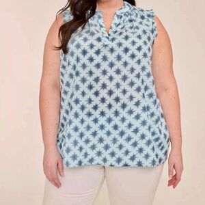 Lane Bryant light weight summer top
Size 14/16 blue color